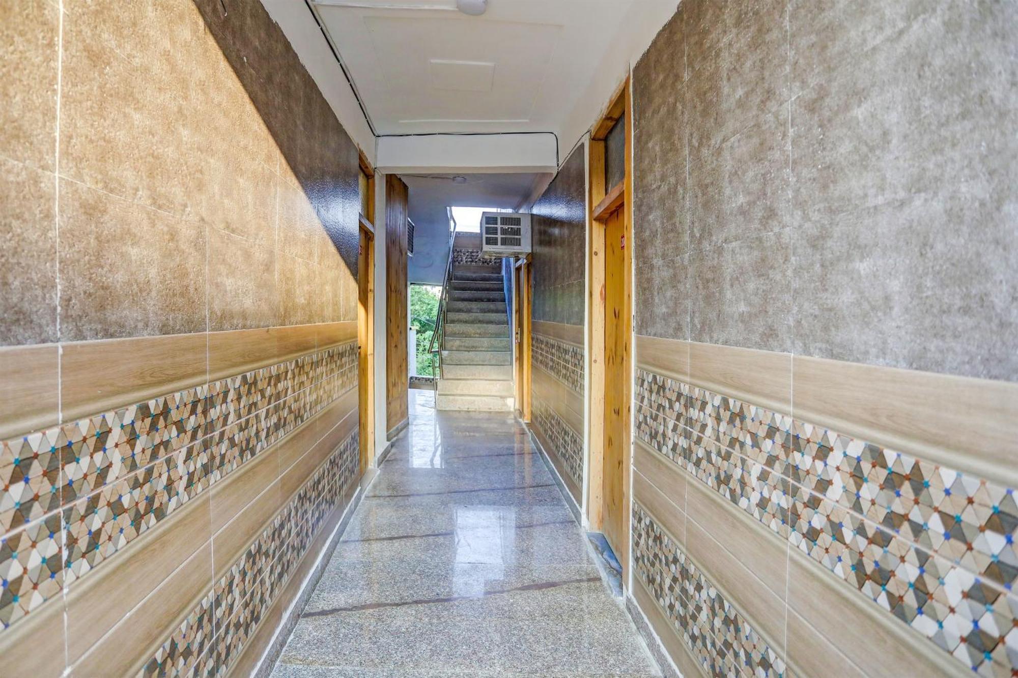 Super Umen Hotel Nearest Sector 66 Ноида Екстериор снимка
