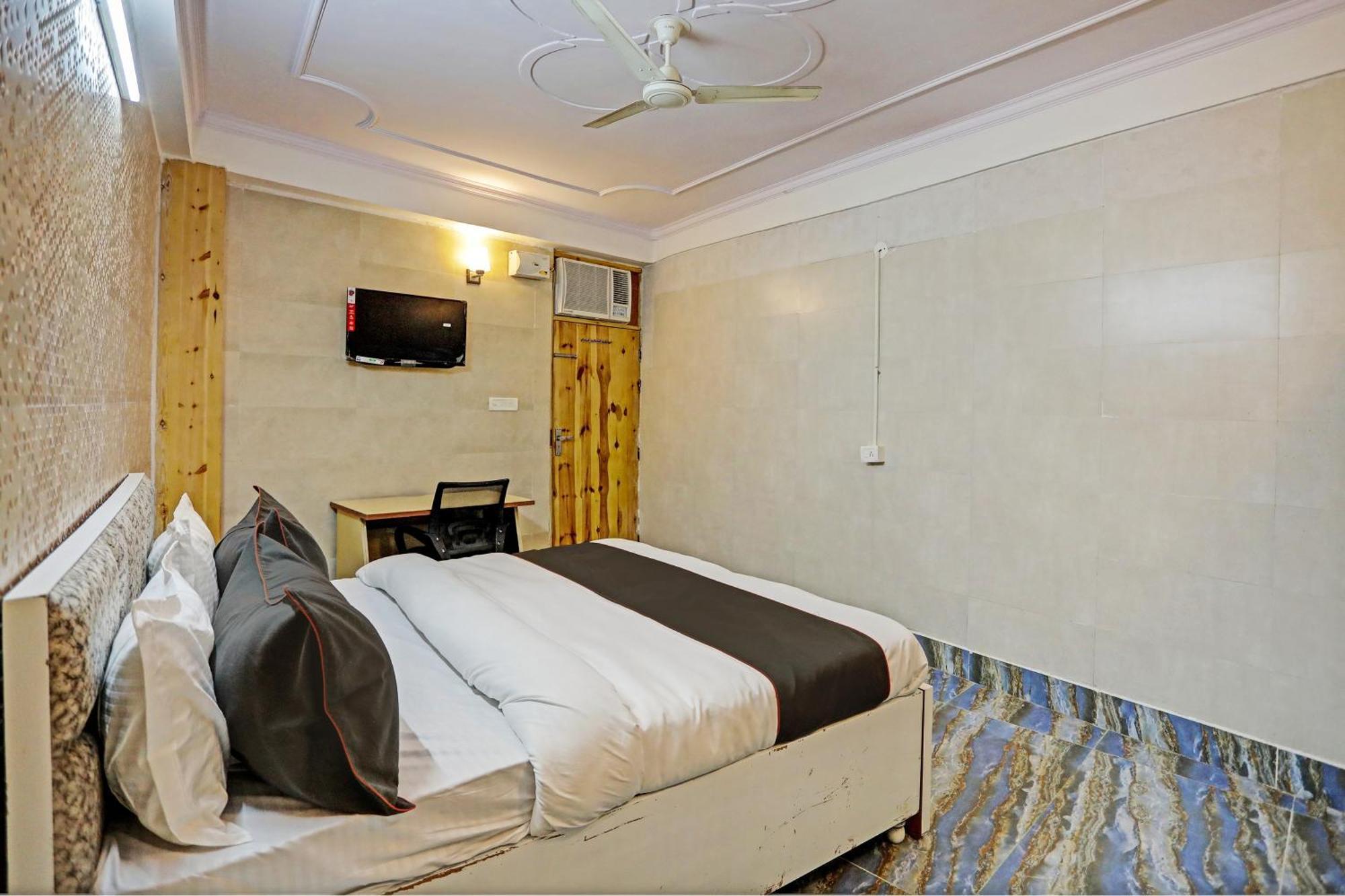 Super Umen Hotel Nearest Sector 66 Ноида Екстериор снимка