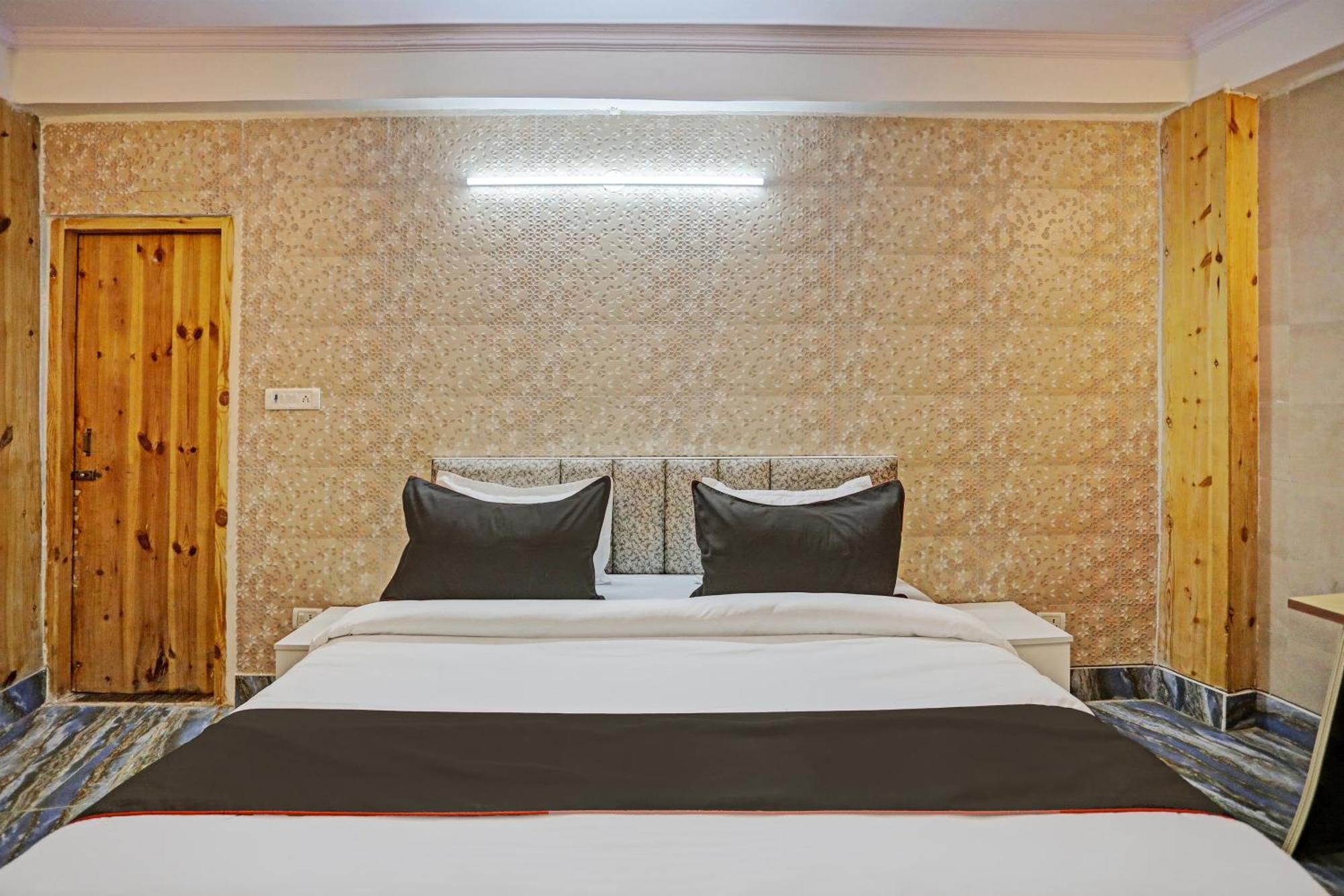 Super Umen Hotel Nearest Sector 66 Ноида Екстериор снимка