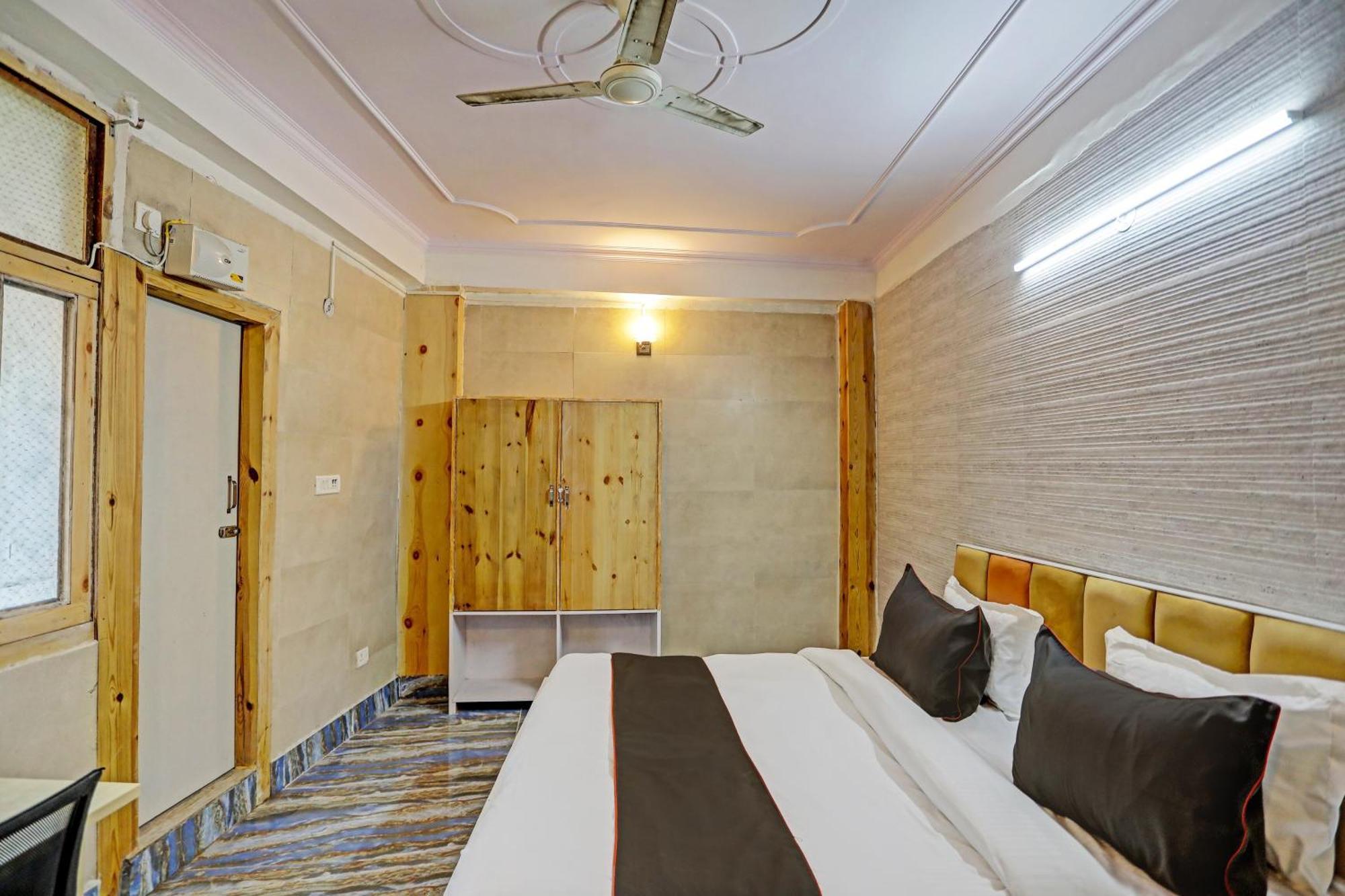 Super Umen Hotel Nearest Sector 66 Ноида Екстериор снимка
